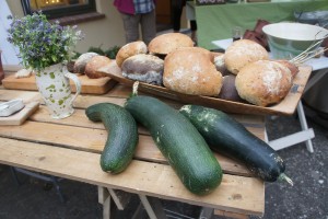 Buy local produce from one of the many "gårdbutikker" on your way.